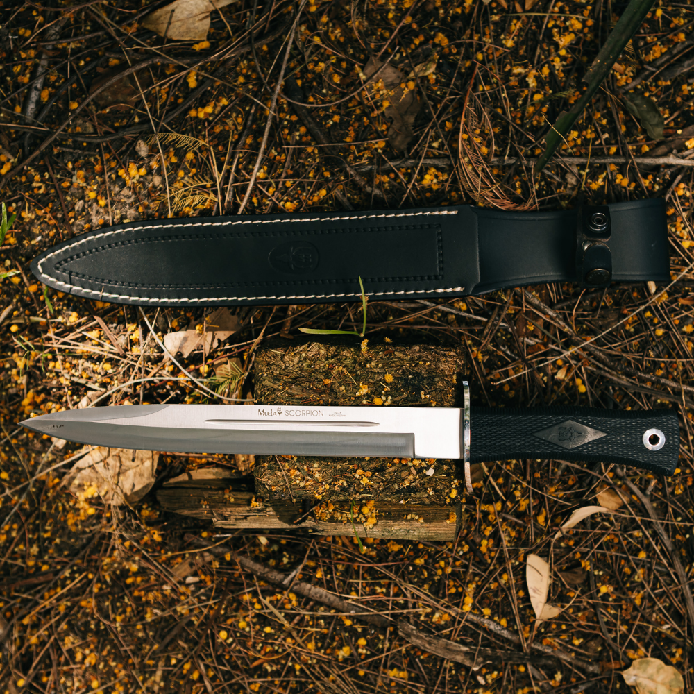 Muela | Scorpion Knife - 26G - Black Rubber Handle