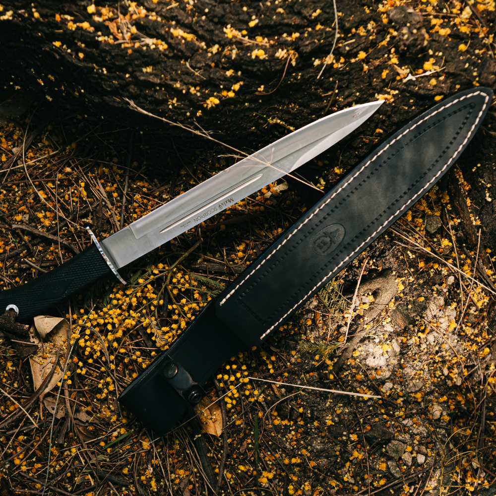 Muela | Scorpion Knife - 26G - Black Rubber Handle