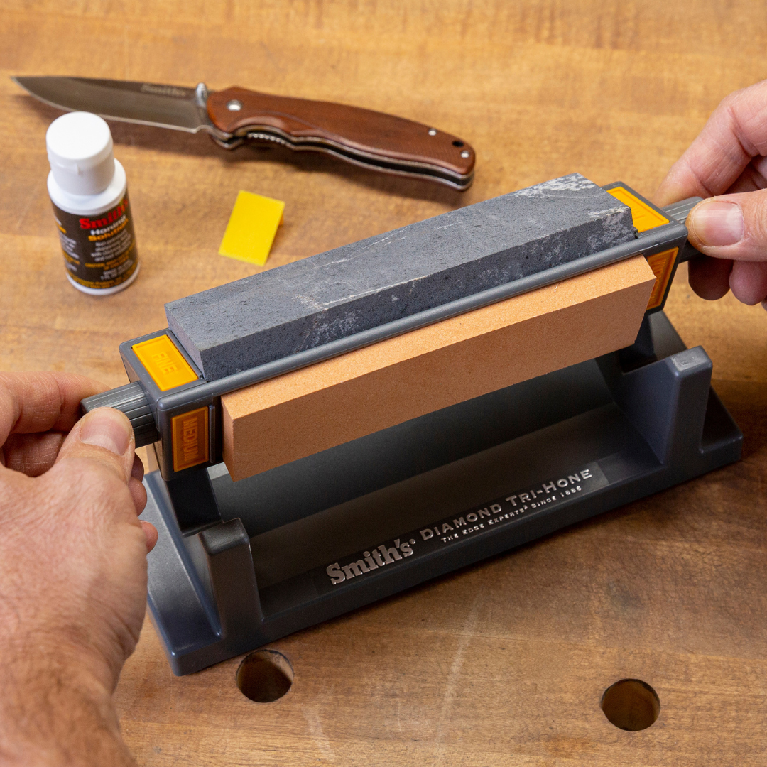 YH51444SmithsThreeStoneSharpeningSystem2.png