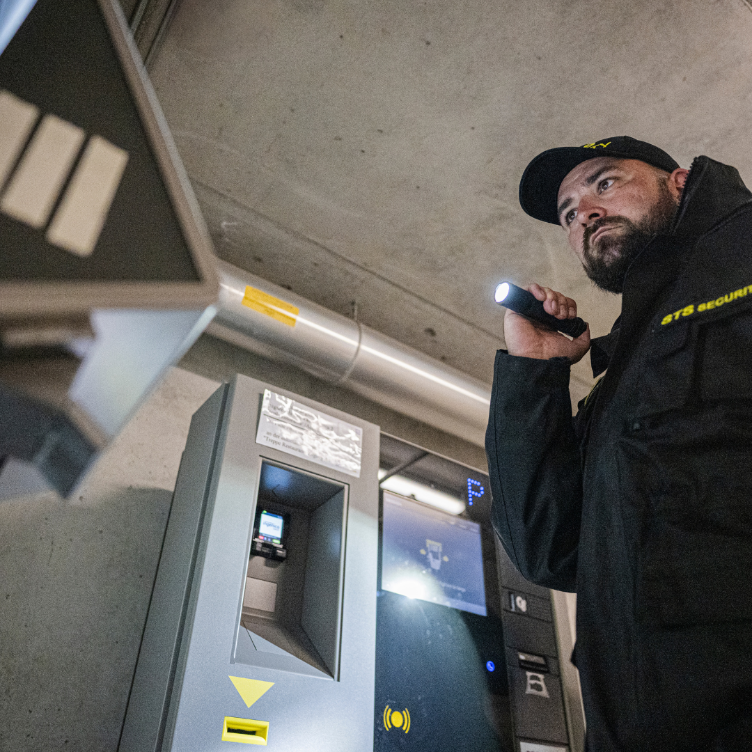 Ledlenser | TAC7R Torch + Outdoor Set